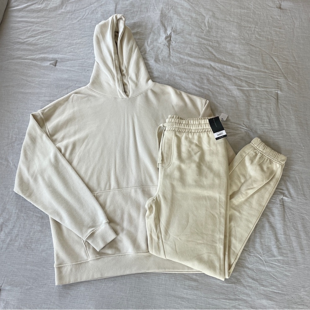 Cream Sweatshirt & Sweatpants Bundle